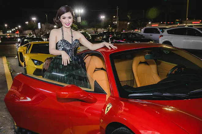 Ca sĩ Nguyễn Hồng Nhung đi sự kiện bằng siêu xe Ferrari 11 tỷ - Ảnh 3. Ca sĩ Nguyễn Hồng Nhung đi sự kiện bằng siêu xe Ferrari 11 tỷ - Ảnh 3.