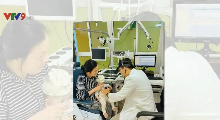 Bé gái 8 tháng tuổi nuốt mảnh thủy tinh từ ống thuốc vỡ - Ảnh 1. Bé gái 8 tháng tuổi nuốt mảnh thủy tinh từ ống thuốc vỡ - Ảnh 1.