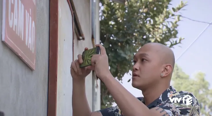 Cô gái nhà người ta: Khoa giáng đòn mạnh khiến ông Tài thua đau - Ảnh 4. Cô gái nhà người ta: Khoa giáng đòn mạnh khiến ông Tài thua đau - Ảnh 4.