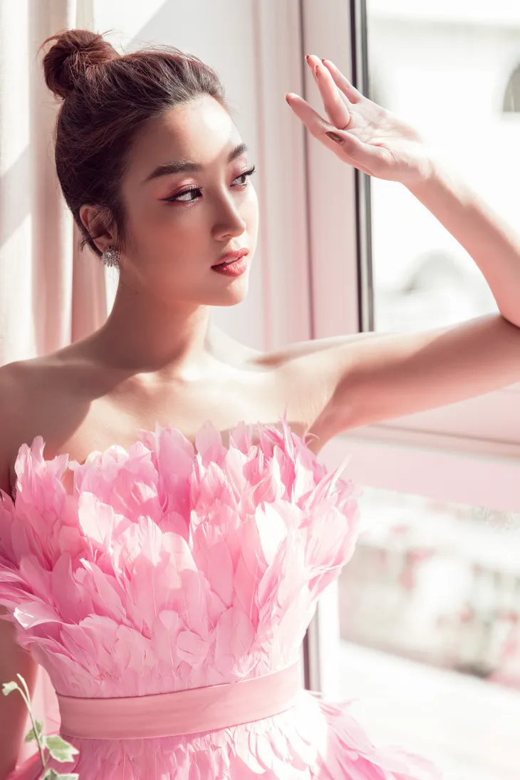 Đỗ Mỹ Linh diện váy độc lạ, đọ sắc bên Lương Thùy Linh và Tường San - Ảnh 5. Đỗ Mỹ Linh diện váy độc lạ, đọ sắc bên Lương Thùy Linh và Tường San - Ảnh 5.