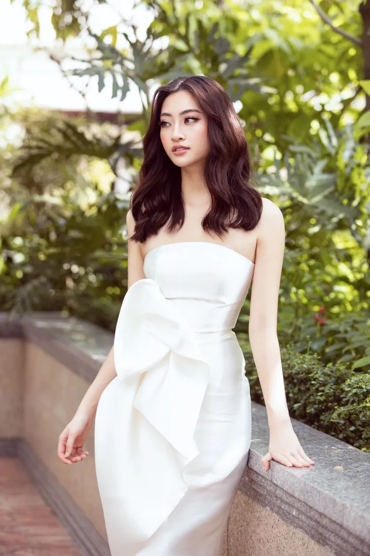 Đỗ Mỹ Linh diện váy độc lạ, đọ sắc bên Lương Thùy Linh và Tường San - Ảnh 11. Đỗ Mỹ Linh diện váy độc lạ, đọ sắc bên Lương Thùy Linh và Tường San - Ảnh 11.