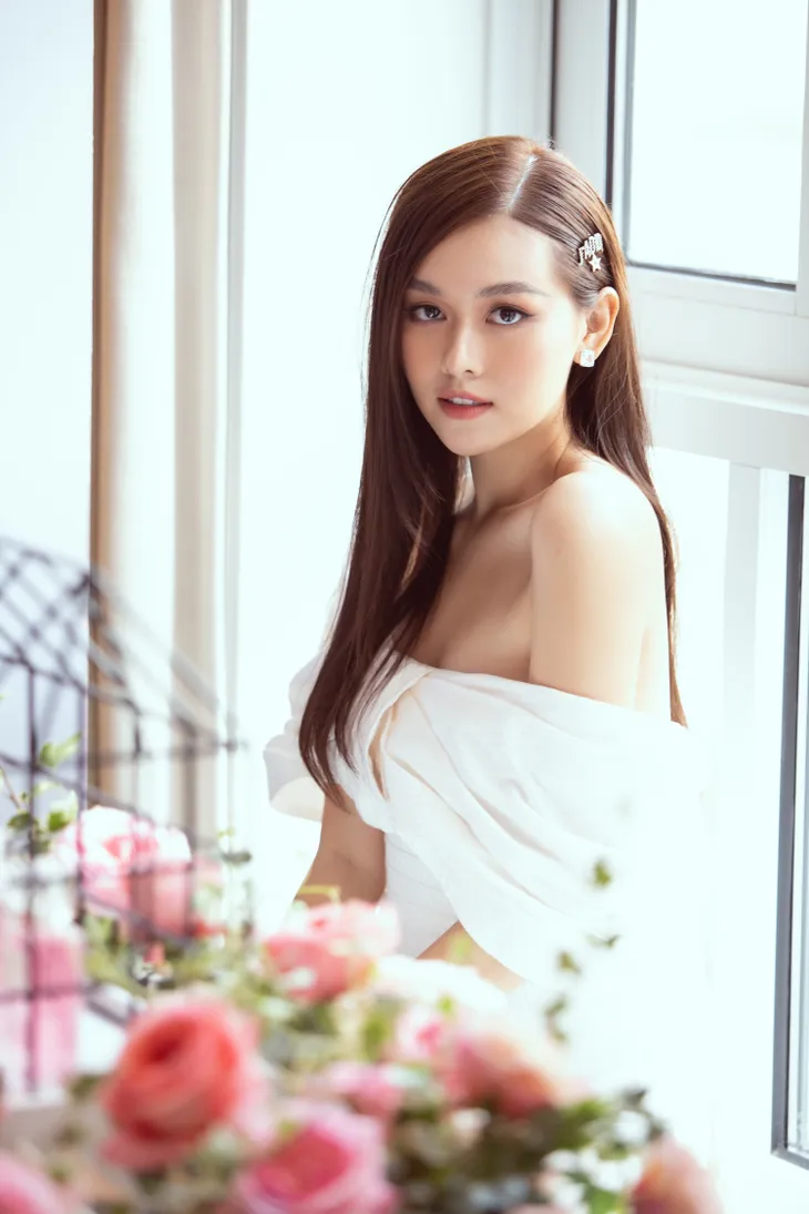 Đỗ Mỹ Linh diện váy độc lạ, đọ sắc bên Lương Thùy Linh và Tường San - Ảnh 15. Đỗ Mỹ Linh diện váy độc lạ, đọ sắc bên Lương Thùy Linh và Tường San - Ảnh 15.