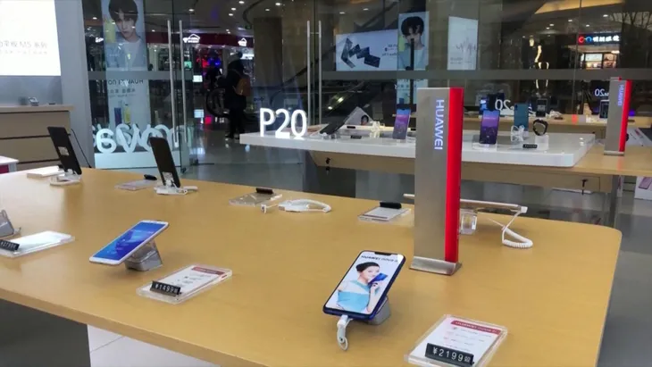 Huawei khai trương cửa hàng chiến lược đầu tiên tại Pháp - Ảnh 1. Huawei khai trương cửa hàng chiến lược đầu tiên tại Pháp - Ảnh 1.
