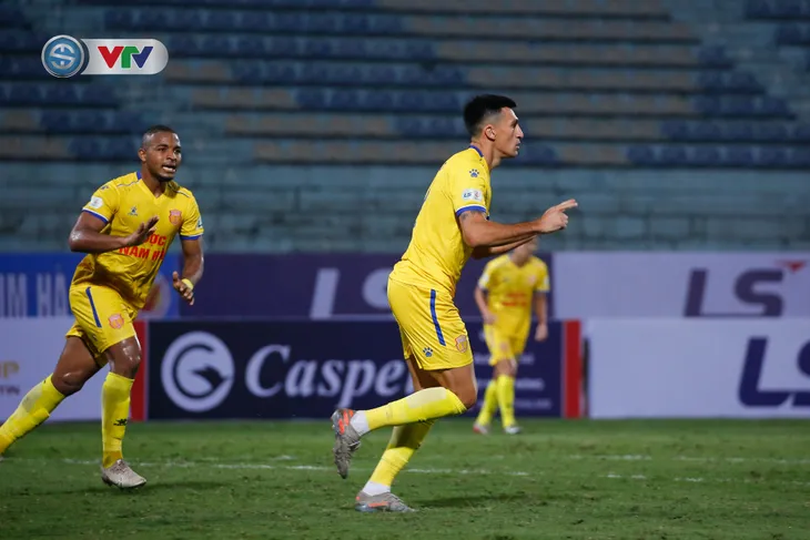 ẢNH: CLB Hà Nội giành 3 điểm trong trận cầu không khán giả - Ảnh 8. ẢNH: CLB Hà Nội giành 3 điểm trong trận cầu không khán giả - Ảnh 8.