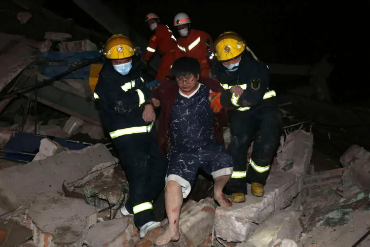 Trung Quốc: Sập khách sạn đang cách ly người nghi nhiễm COVID-19, 70 người bị mắc kẹt - Ảnh 3. Trung Quốc: Sập khách sạn đang cách ly người nghi nhiễm COVID-19, 70 người bị mắc kẹt - Ảnh 3.