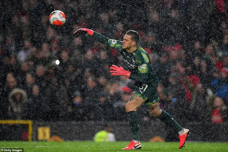 Thi đấu thăng hoa, Man Utd vượt qua Man City tại Old Trafford - Ảnh 5. Thi đấu thăng hoa, Man Utd vượt qua Man City tại Old Trafford - Ảnh 5.