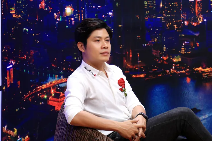 Nhạc sĩ Nguyễn Văn Chung nghẹn ngào nghĩ đến ngày “trả con gái nuôi về với mẹ ruột” - Ảnh 1. Nhạc sĩ Nguyễn Văn Chung nghẹn ngào nghĩ đến ngày “trả con gái nuôi về với mẹ ruột” - Ảnh 1.