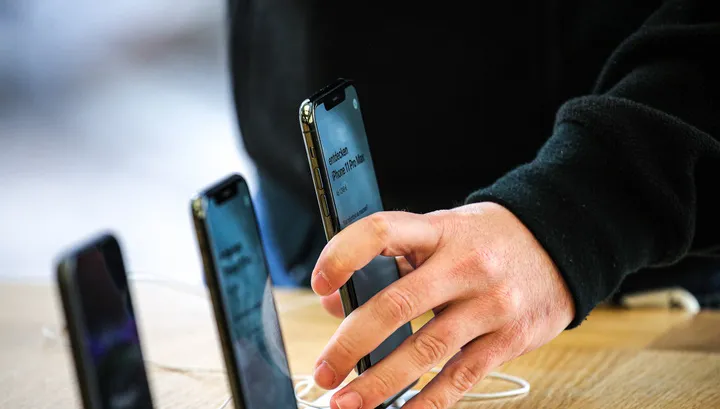 iPhone 5G có thể phải lùi ngày ra mắt vì COVID-19 - Ảnh 1. iPhone 5G có thể phải lùi ngày ra mắt vì COVID-19 - Ảnh 1.