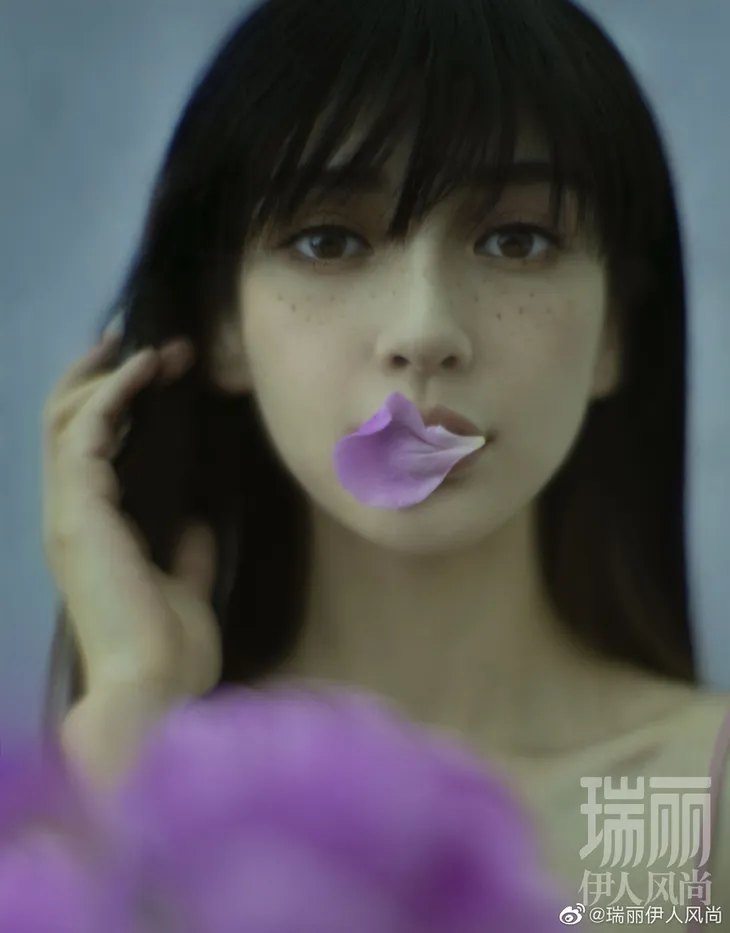 Angelababy: Sương sương nhưng quyến rũ khó cưỡng - Ảnh 5. Angelababy: Sương sương nhưng quyến rũ khó cưỡng - Ảnh 5.