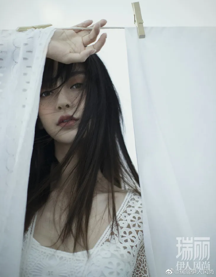 Angelababy: Sương sương nhưng quyến rũ khó cưỡng - Ảnh 4. Angelababy: Sương sương nhưng quyến rũ khó cưỡng - Ảnh 4.