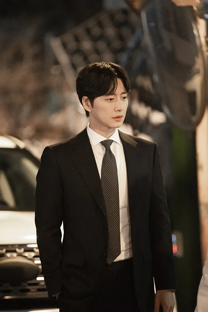 Park Hae Jin cực điển trai trong phim mới - Ảnh 2. Park Hae Jin cực điển trai trong phim mới - Ảnh 2.