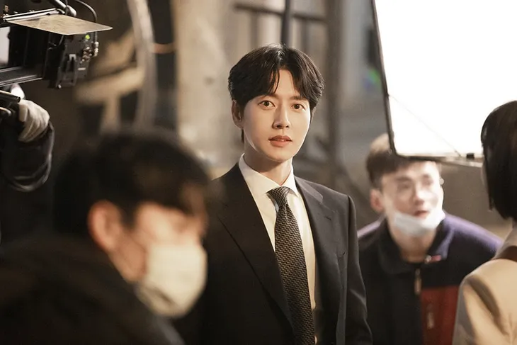 Park Hae Jin cực điển trai trong phim mới - Ảnh 3. Park Hae Jin cực điển trai trong phim mới - Ảnh 3.