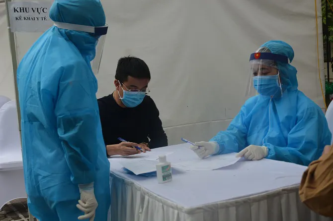 Hà Nội: Trạm xét nghiệm nhanh COVID-19 tại quận Hai Bà Trưng đi vào vận hành - Ảnh 1. Hà Nội: Trạm xét nghiệm nhanh COVID-19 tại quận Hai Bà Trưng đi vào vận hành - Ảnh 1.