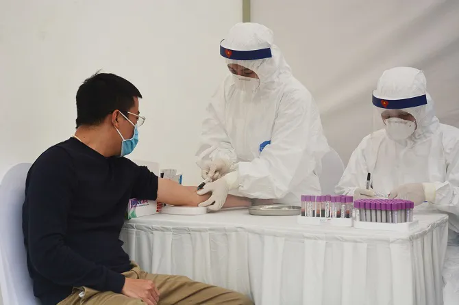 Hà Nội: Trạm xét nghiệm nhanh COVID-19 tại quận Hai Bà Trưng đi vào vận hành - Ảnh 2. Hà Nội: Trạm xét nghiệm nhanh COVID-19 tại quận Hai Bà Trưng đi vào vận hành - Ảnh 2.