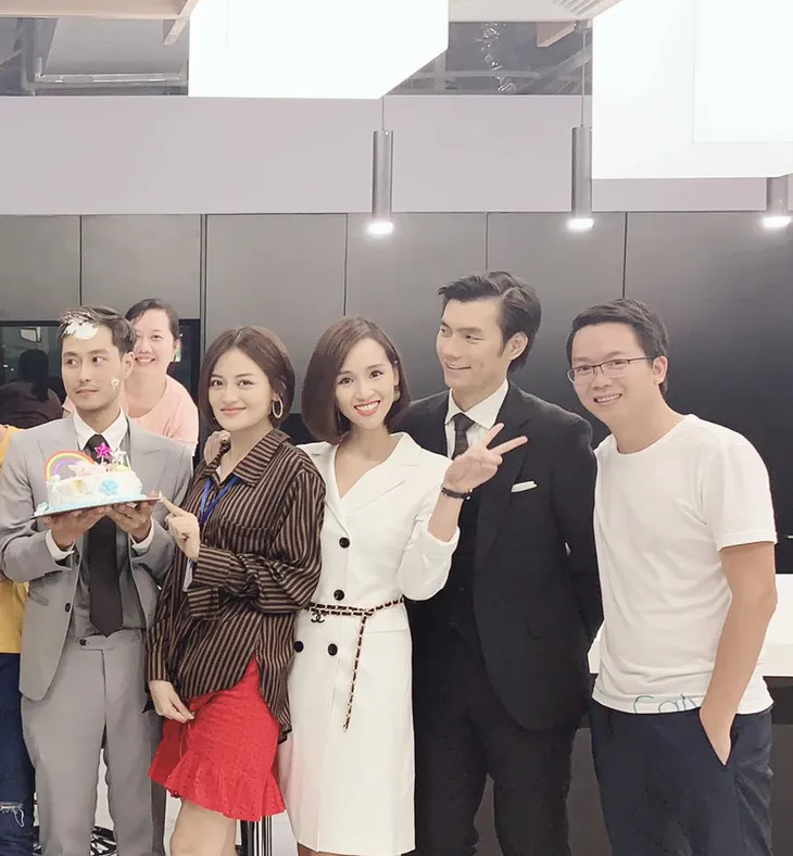 Dàn diễn viên Tình yêu và tham vọng cực thân thiết trên trường quay - Ảnh 22. Dàn diễn viên Tình yêu và tham vọng cực thân thiết trên trường quay - Ảnh 22.