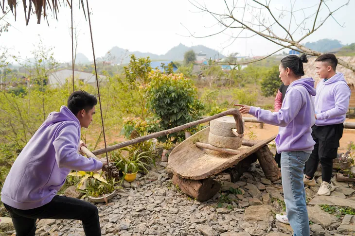 Ẩm thực kỳ thú - Tập 13: Bộ ba Mạc Văn Khoa, Đỗ Duy Nam, Tú Hảo đi tới đâu, đòi ăn tới đó - Ảnh 3. Ẩm thực kỳ thú - Tập 13: Bộ ba Mạc Văn Khoa, Đỗ Duy Nam, Tú Hảo đi tới đâu, đòi ăn tới đó - Ảnh 3.
