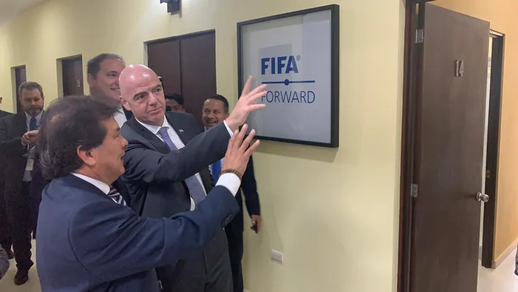 Thông điệp chủ tịch FIFA gửi tới bóng đá thế giới - Ảnh 2. Thông điệp chủ tịch FIFA gửi tới bóng đá thế giới - Ảnh 2.
