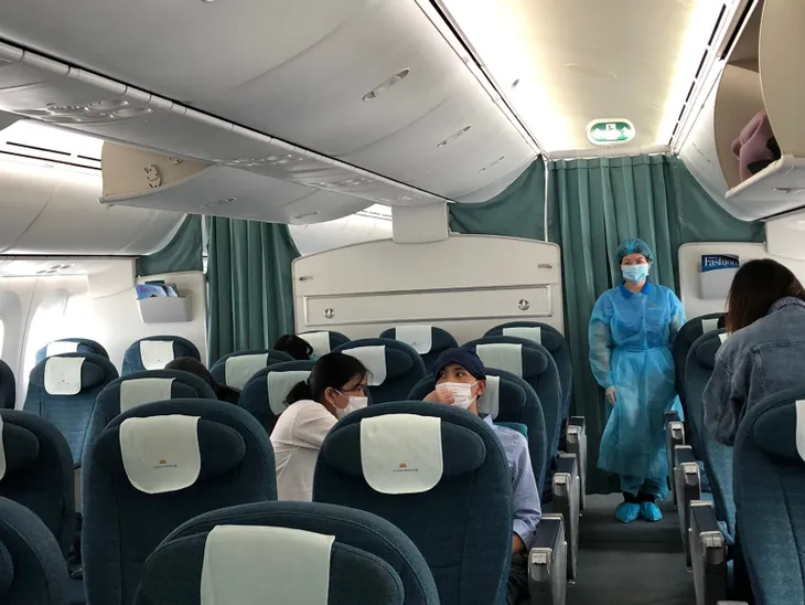 Vietnam Airlines chuyên chở 12 công dân Việt Nam tại Nhật Bản về nước - Ảnh 2.