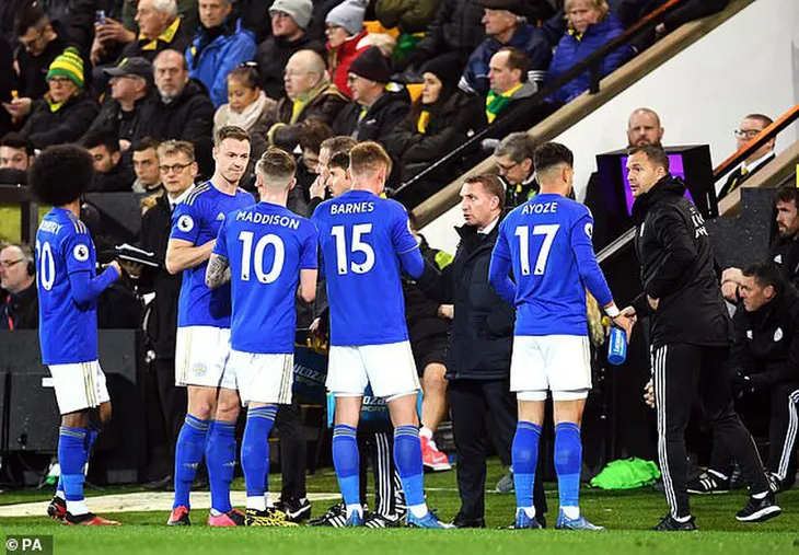 CLB Leicester City hỗ trợ nhân viên vượt qua dịch COVID-19 - Ảnh 1. CLB Leicester City hỗ trợ nhân viên vượt qua dịch COVID-19 - Ảnh 1.