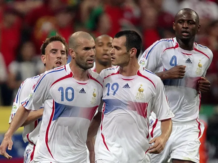 Willy Sagnol chia sẻ bất ngờ về những ngày tháng đen tối của Zinedine Zidane - Ảnh 1. Willy Sagnol chia sẻ bất ngờ về những ngày tháng đen tối của Zinedine Zidane - Ảnh 1.