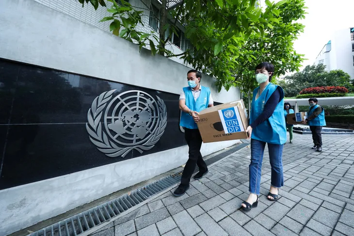 UNDP hỗ trợ Việt Nam 20.000 khẩu trang trong cuộc chiến chống dịch COVID-19 - Ảnh 6. UNDP hỗ trợ Việt Nam 20.000 khẩu trang trong cuộc chiến chống dịch COVID-19 - Ảnh 6.