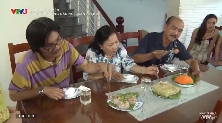Những nàng dâu nổi loạn - Tập 2: Bà Quân ngỡ ngàng khi thấy ông bà thông gia kéo đến xin ở nhờ - Ảnh 1. Những nàng dâu nổi loạn - Tập 2: Bà Quân ngỡ ngàng khi thấy ông bà thông gia kéo đến xin ở nhờ - Ảnh 1.