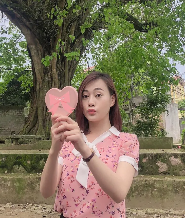Muôn kiểu cảm xúc của các diễn viên trên phim trường Những ngày không quên - Ảnh 2. Muôn kiểu cảm xúc của các diễn viên trên phim trường Những ngày không quên - Ảnh 2.
