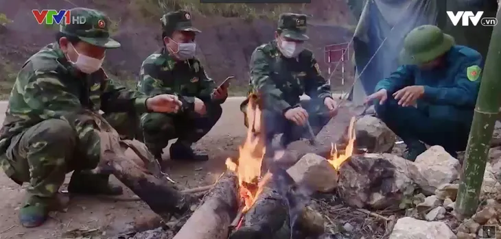 Đại dịch COVID-19: Có những hy sinh thầm lặng vì nhân dân phục vụ - Ảnh 3. Đại dịch COVID-19: Có những hy sinh thầm lặng vì nhân dân phục vụ - Ảnh 3.