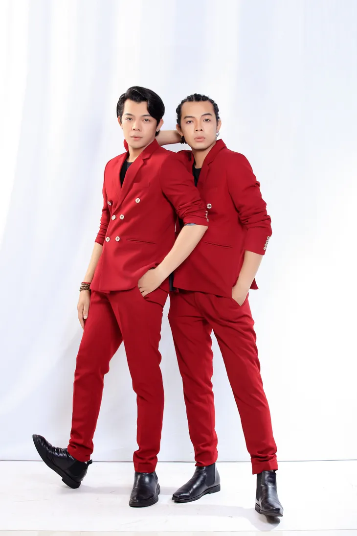 Anh em song sinh Võ Ngọc Tân - Võ Ngọc Tiến đi qua sóng gió showbiz ra sao? - Ảnh 1. Anh em song sinh Võ Ngọc Tân - Võ Ngọc Tiến đi qua sóng gió showbiz ra sao? - Ảnh 1.