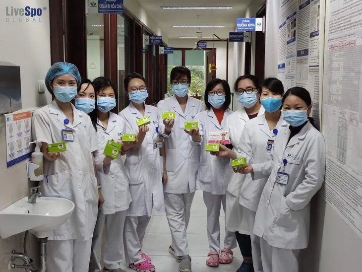 5.000 bộ quà tặng tăng đề kháng OVAX - NAVAX tiếp sức bác sĩ tuyến đầu chống dịch COVID-19 - Ảnh 2. 5.000 bộ quà tặng tăng đề kháng OVAX - NAVAX tiếp sức bác sĩ tuyến đầu chống dịch COVID-19 - Ảnh 2.