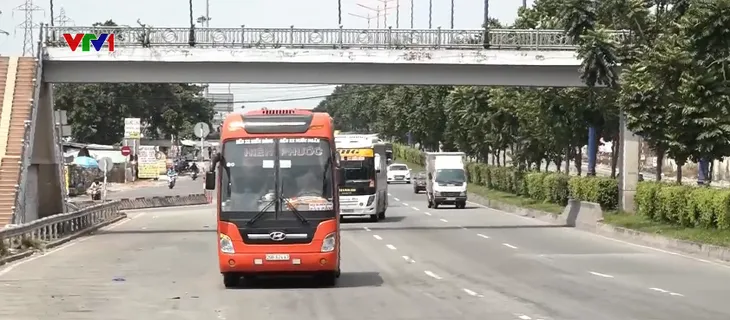 Bộ GTVT yêu cầu thực hiện các phương án vận tải từ ngày 17/4 - Ảnh 1. Bộ GTVT yêu cầu thực hiện các phương án vận tải từ ngày 17/4 - Ảnh 1.