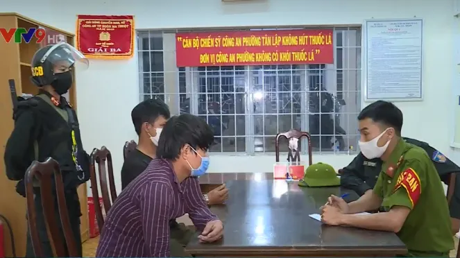 Xử lý 2 đối tượng vi phạm đánh trả cảnh sát tại Đăk Lăk - Ảnh 1. Xử lý 2 đối tượng vi phạm đánh trả cảnh sát tại Đăk Lăk - Ảnh 1.