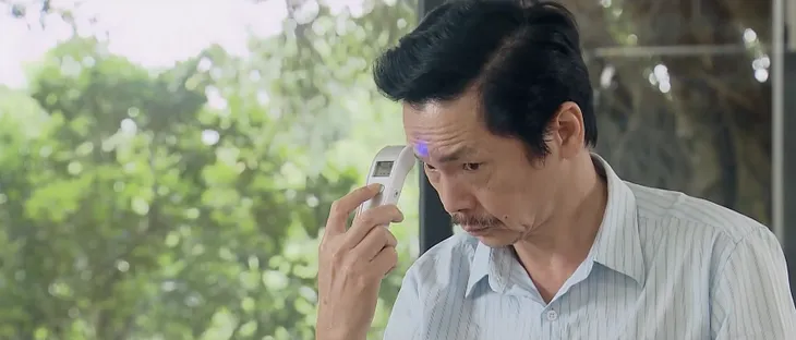 Những ngày không quên - Tập 10: Ba bình rượu mơ cuống cuồng lo bố Sơn (NSND Trung Anh) bị nhiễm COVID-19 - Ảnh 2. Những ngày không quên - Tập 10: Ba bình rượu mơ cuống cuồng lo bố Sơn (NSND Trung Anh) bị nhiễm COVID-19 - Ảnh 2.