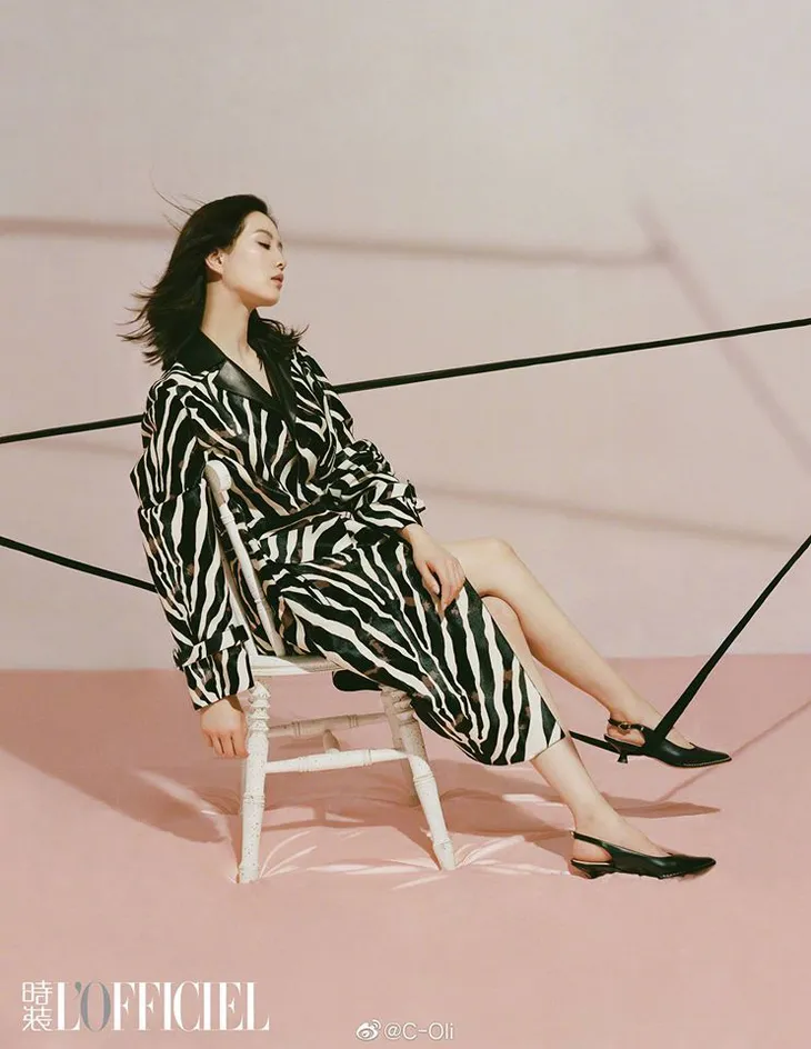 Lưu Thi Thi: Đơn giản và thanh lịch - Ảnh 6. Lưu Thi Thi: Đơn giản và thanh lịch - Ảnh 6.