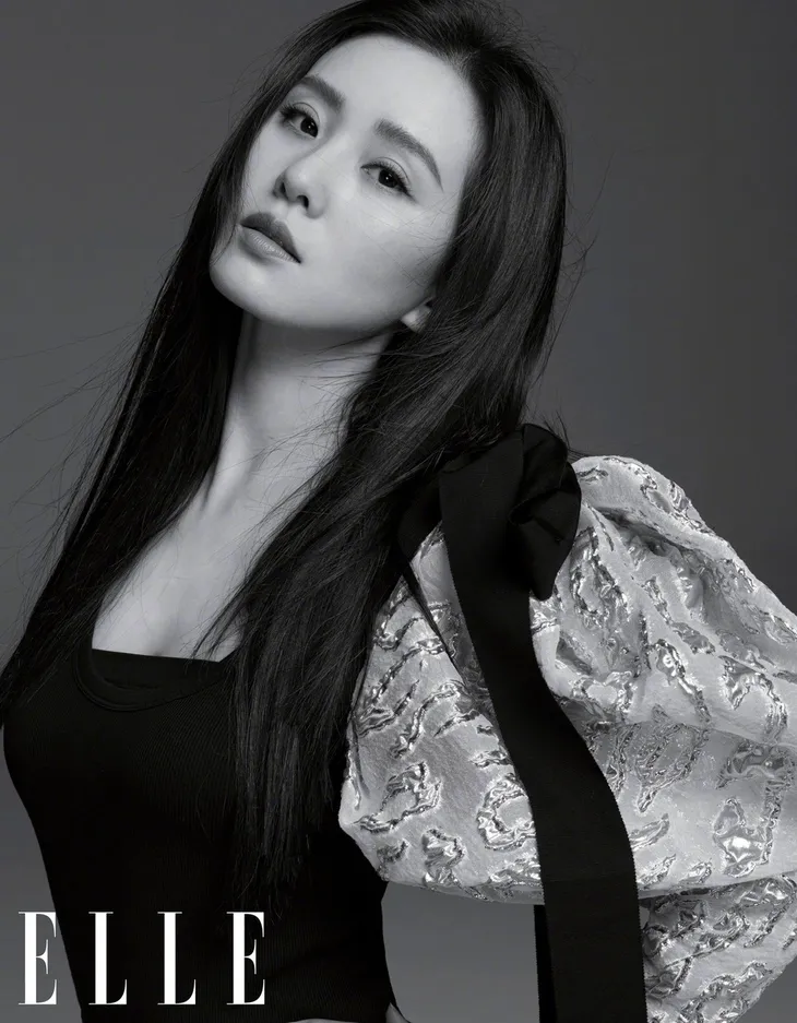 Lưu Thi Thi trở lại trên ELLE, phóng khoáng và trẻ trung! - Ảnh 8. Lưu Thi Thi trở lại trên ELLE, phóng khoáng và trẻ trung! - Ảnh 8.