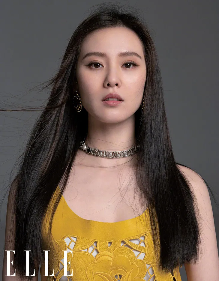 Lưu Thi Thi trở lại trên ELLE, phóng khoáng và trẻ trung! - Ảnh 2. Lưu Thi Thi trở lại trên ELLE, phóng khoáng và trẻ trung! - Ảnh 2.