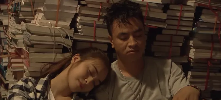 Nhà trọ Balanha - Tập 7: Ba chàng trai sững sờ chứng kiến bộ dạng say của Hân và kẻ thất tình Nhiên - Ảnh 1. Nhà trọ Balanha - Tập 7: Ba chàng trai sững sờ chứng kiến bộ dạng say của Hân và kẻ thất tình Nhiên - Ảnh 1.