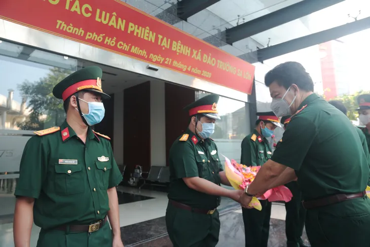 Đoàn y bác sĩ luân phiên lên đường công tác tại Bệnh xá đảo Trường Sa - Ảnh 1. Đoàn y bác sĩ luân phiên lên đường công tác tại Bệnh xá đảo Trường Sa - Ảnh 1.