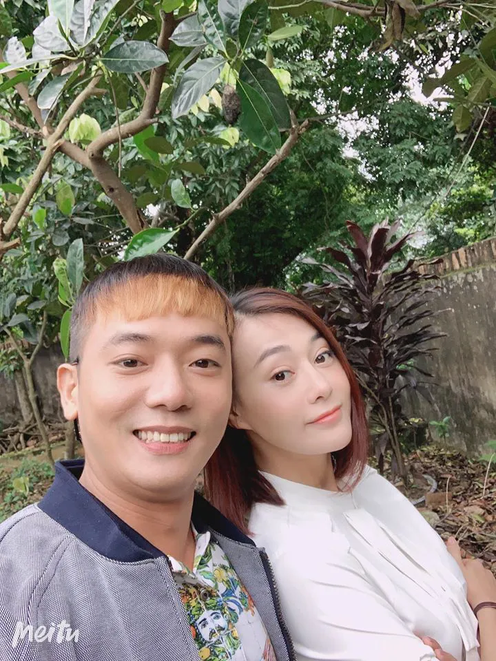 Những ngày không quên: Hài hước Mr Kilogram - Cân (Việt Bắc) tạo đủ mọi dáng bên bạn diễn - Ảnh 9. Những ngày không quên: Hài hước Mr Kilogram - Cân (Việt Bắc) tạo đủ mọi dáng bên bạn diễn - Ảnh 9.