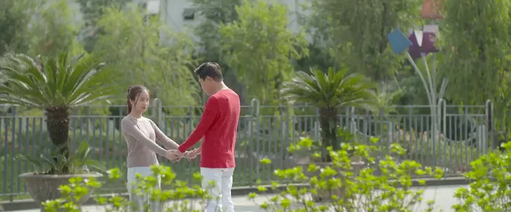 Nhà trọ Balanha - Tập 15: Hẹn hò lãng mạn, Bách và Nhiên đứng giữa trưa nắng... đọc thơ - Ảnh 1. Nhà trọ Balanha - Tập 15: Hẹn hò lãng mạn, Bách và Nhiên đứng giữa trưa nắng... đọc thơ - Ảnh 1.