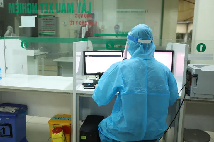 “Giải pháp sàng lọc không tiếp xúc” giúp truy vết người nghi nhiễm COVID-19 trong bệnh viện - Ảnh 3. “Giải pháp sàng lọc không tiếp xúc” giúp truy vết người nghi nhiễm COVID-19 trong bệnh viện - Ảnh 3.