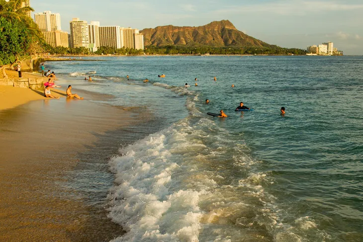 Dịch COVID-19, Hawaii chi trả 25.000 USD để đưa du khách rời quần đảo - Ảnh 1. Dịch COVID-19, Hawaii chi trả 25.000 USD để đưa du khách rời quần đảo - Ảnh 1.