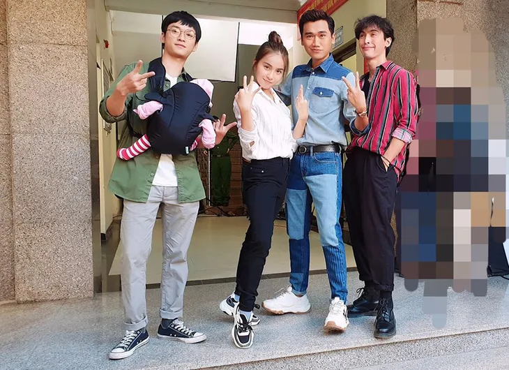 Loạt ảnh hậu trường khó đỡ của Bách (Xuân Nghị) phim Nhà trọ Balanha - Ảnh 8. Loạt ảnh hậu trường khó đỡ của Bách (Xuân Nghị) phim Nhà trọ Balanha - Ảnh 8.