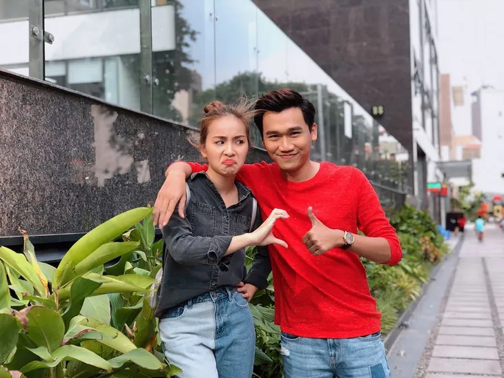 Loạt ảnh hậu trường khó đỡ của Bách (Xuân Nghị) phim Nhà trọ Balanha - Ảnh 2. Loạt ảnh hậu trường khó đỡ của Bách (Xuân Nghị) phim Nhà trọ Balanha - Ảnh 2.