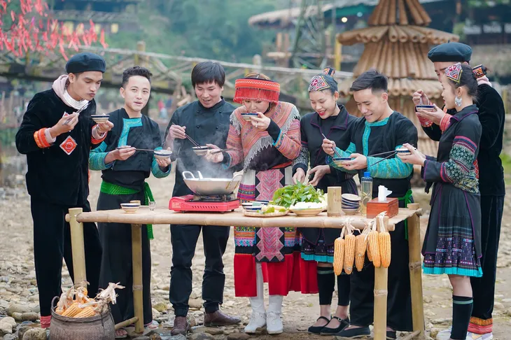 Ẩm thực kỳ thú: Mạc Văn Khoa - Đỗ Duy Nam chê Thanh Hương ăn nhiều, ghê gớm và kém sang - Ảnh 7. Ẩm thực kỳ thú: Mạc Văn Khoa - Đỗ Duy Nam chê Thanh Hương ăn nhiều, ghê gớm và kém sang - Ảnh 7.