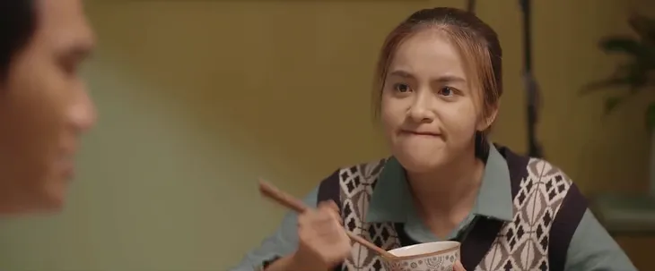 Nhà trọ Balanha - Tập 18: Làm trò con nít trong bữa ăn, Bách bị Nhiên phạt ra sao? - Ảnh 5. Nhà trọ Balanha - Tập 18: Làm trò con nít trong bữa ăn, Bách bị Nhiên phạt ra sao? - Ảnh 5.