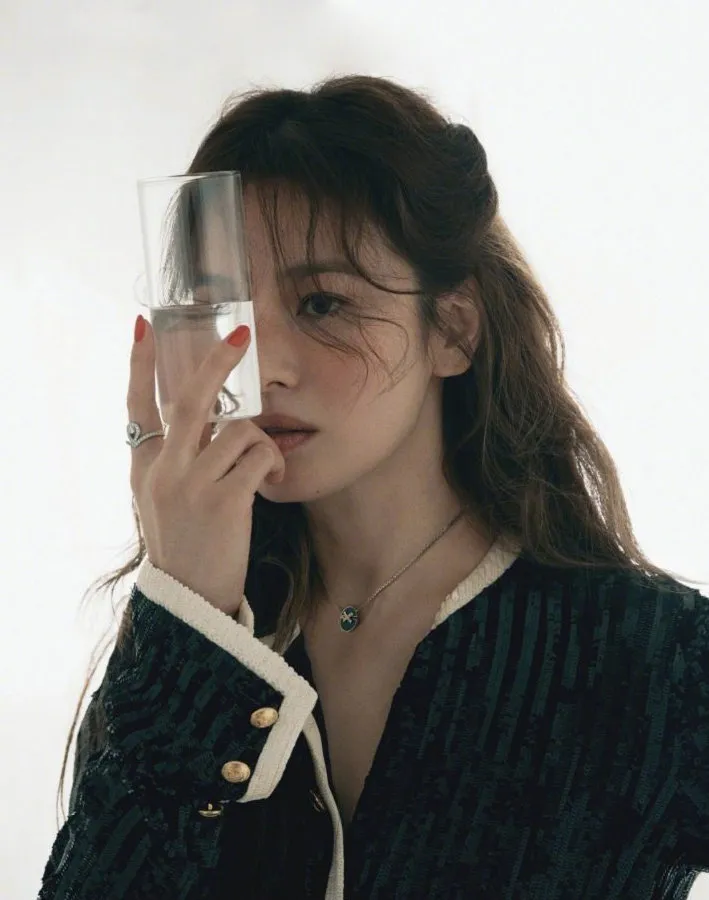 Song Hye Kyo đẹp lạ! - Ảnh 9. Song Hye Kyo đẹp lạ! - Ảnh 9.