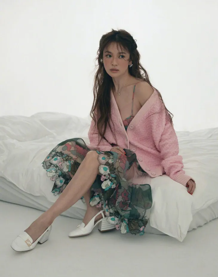 Song Hye Kyo đẹp lạ! - Ảnh 2. Song Hye Kyo đẹp lạ! - Ảnh 2.