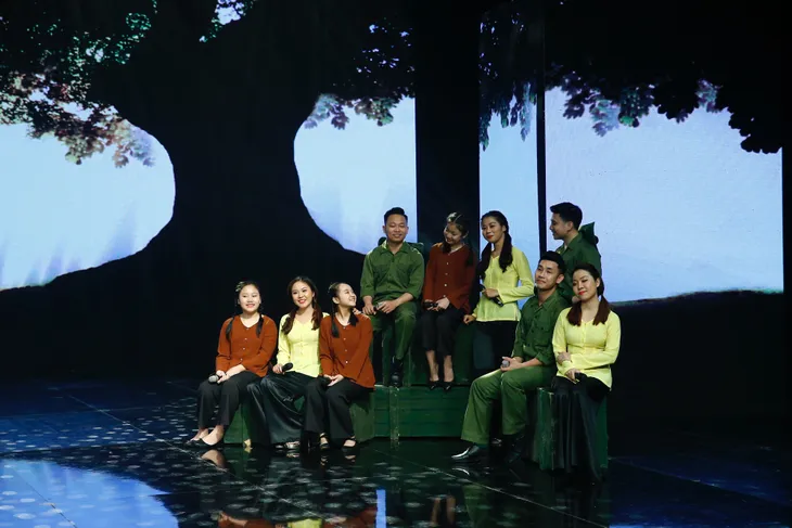 Chương trình nghệ thuật “Đất nước trọn niềm vui”: Nhiều tài liệu mật thời chiến xuất hiện - Ảnh 4.