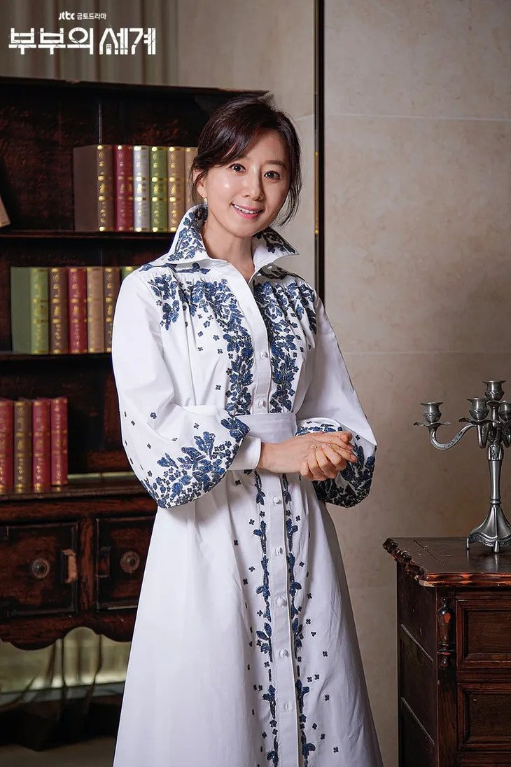 Kim Hee Ae phấn khích khi quay cảnh bị tấn công trong Thế giới hôn nhân - Ảnh 1. Kim Hee Ae phấn khích khi quay cảnh bị tấn công trong Thế giới hôn nhân - Ảnh 1.